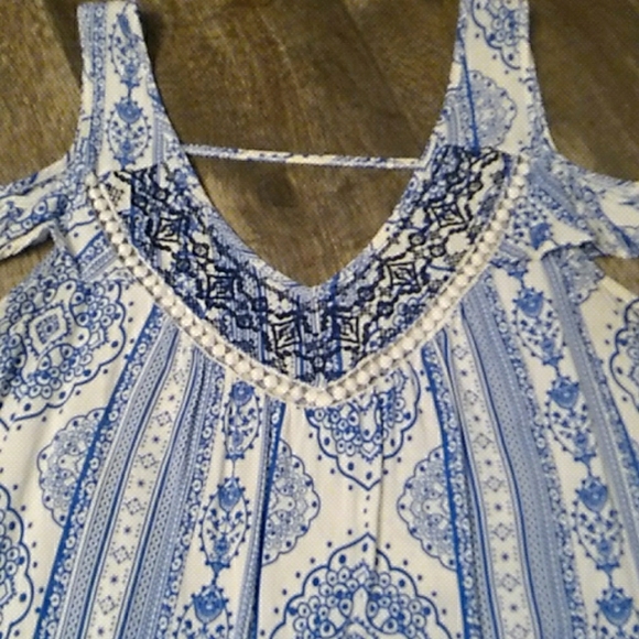 Blue and white cold shoulder top - Picture 2 of 5